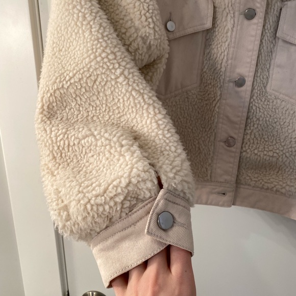 Cropped Shearling Teddy Jacket - Picture 6 of 8